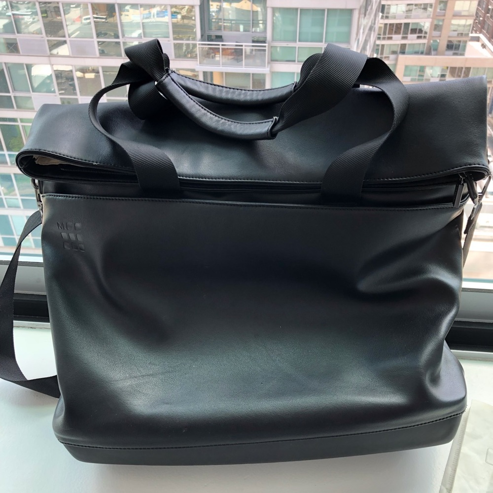 CLASSIC LEATHER WEEKENDER TOTE - BLACK